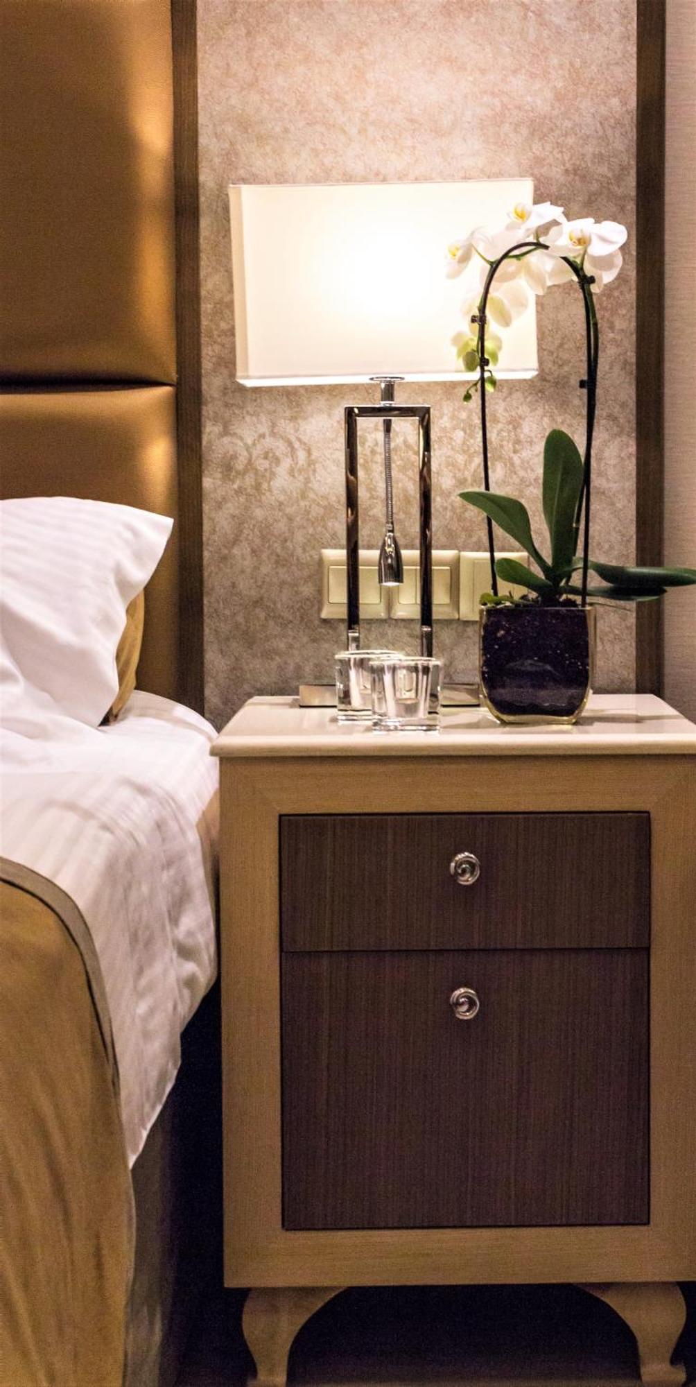 Adams Beach Hotel & Spa (Adults Only) Ayia Napa Bagian luar foto A nightstand